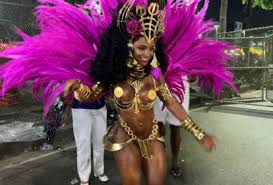A ousadia de rainha de bateria no Carnaval carioca