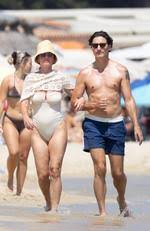 Celeb couple strip off for beach PDA