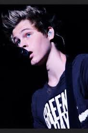 Znalezione obrazy dla zapytania luke hemmings