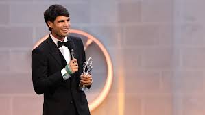 Il polso tormenta Alcaraz, addio Roma e Parigi: “Penso solo a guarire”