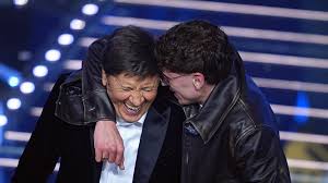 Tredici Pietro: «Papà mi lasciava la playstation solo un'ora, ma a Sanremo è stato bellissimo: eravamo alla pari. A Londra ho vissuto male, Milano è sporcata dagli emigrati italiani»