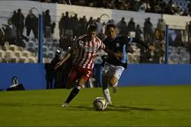 San Martín (T) Cae Ante Racing: ¿Se Desvanece el Sueño del Ascenso? - Imagen principal del artículo