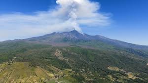 Itália: aeroporto de Catania suspende voos devido ao Etna
