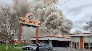 VIDEO: Firefighters battle blaze at Kelso Red Lion Hotel as guests, employees evacuate