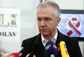 MINISTAR zdravlja Rajko Ostojić kratko je komentirao glasine da bi ga SDP umjesto Davora Bernardića mogao kandidirati za zagrebačkog gradonačelnika. - aids_ostojic3-011212_damjanTadic_Cropixxxxx