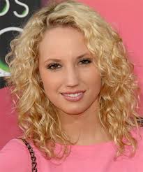 Molly McCook - Hairstyle - Molly-McCook