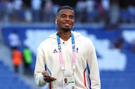 Cristian Chivu utilizará al mediocampista francés en posición amplia como dúo de estrellas listo para liderar la línea contra Como