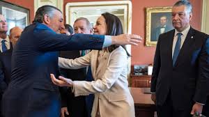 María Corina Machado le da su medalla del Premio Nobel de la Paz a Trump