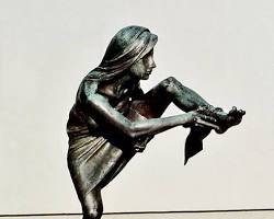 Bruno Lucchesi, Going Out sculpture