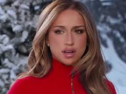 USA Hockey Star’s Girlfriend Shares Jaw-Dropping Swimsuit Photo