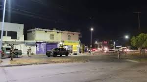 Vive Mazatlán una noche violenta con explosivos y ataques armados