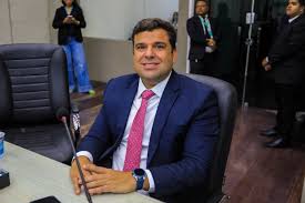 Marcelo Palmeira anuncia pagamento de salários, em primeiro discurso como líder do governo