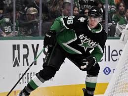 Stars’ Mikko Rantanen heads to locker room after Marcus Foligno incident