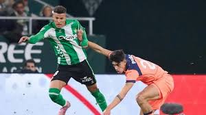 Nelson Deossa, ex jugador de Rayados, sin minutos en el Betis