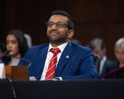 Director del FBI Desata Debate con Corbatas del Liverpool en el Senado - Imagen principal del artículo