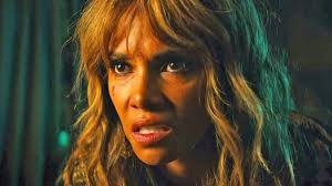 "Eu estava chapada quando aceitei?": Halle Berry se arrepende há 30 anos de ter atuado neste suspense