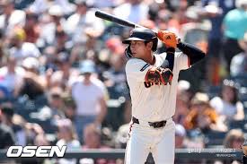 Lee Jung-hoo's Substitute Double Lifts Giants to 8-2 Win