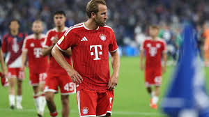 Herbe Pleite, ein Remis und furiose Auftritte: Bayern nur 0:0 auf Schalke - BVB und Elversberg mit Moral