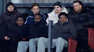 Trauner keert terug in de basis; Sterling begint op de bank