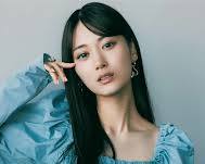 山下美月 卒業 俳優 美しい フォト CanCam（AI 生成）