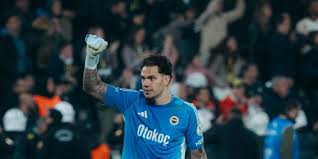 Enquanto Ederson ganha R$ 5,8 milhões no Fenerbahçe, Alisson ganha muito menos no Liverpool