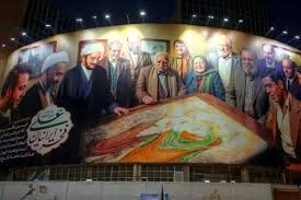 محسن چاووشی روی دیوار میدان ولیعصر
