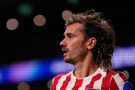 Griezmann anota dos goles y lidera al Atlético en victoria 3-1 sobre Levante