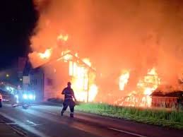 Grossbrand in Bärau BE: Zwei Mehrfamilienhäuser in Flammen