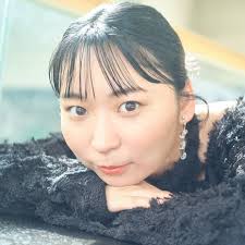 アンゴラ村長、衝撃の水着姿！「標準体型」写真集が話題沸騰中！ - Imagen principal del artículo