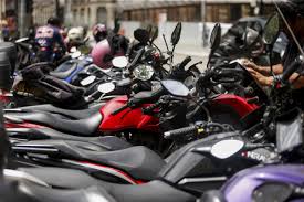 A partir de terça-feira (20) está proibida circulação de motos com 2 pessoas gerando multa de R$ 2,1 mil para quem descumprir neste país