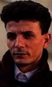 Kamel Messaoudi (1961 - 1998) est un chanteur algérien, interprète de Chaâbi. Né le 30 janvier 1961 à Bouzaréah, situé dans un quartier populaire de la ... - Kamel-messaoudi3