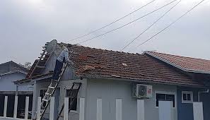 Chuva forte e ventania provocam estragos em Rio do Sul e afetam rede elétrica