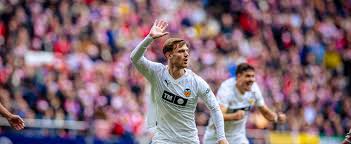 El Valencia CF mejora su imagen, pero cae como siempre en el Metropolitano (2-1)