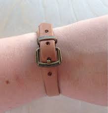 Résultat de recherche d'images pour "leather fitbit band"