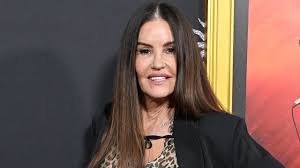Former supermodel Janice Dickinson unveils dramatic results of facelift at 71