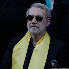 "خامنه‌ای دستور داده که اگر کشته شد، لاریجانی جانشین او شود"