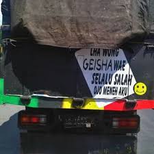 Hasil gambar untuk tulisan lucu di bak truk