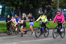 Ciclovía Nocturna en Bogotá: ¡17 Horas Para Romper un Récord Guinness! - Imagen principal del artículo