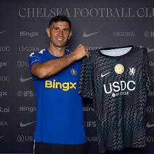 Chelsea anuncia contratação de Dibu Martinez até 2029