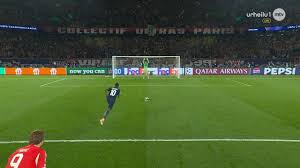 Mielettömäksi meni: PSG:n ja Bayern Münchenin välierässä villit karkelot