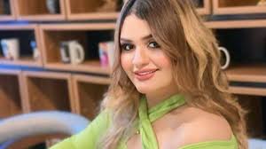 بسبب "ألفاظ خارجة".. إيقاف مطربة مصرية عن الغناء