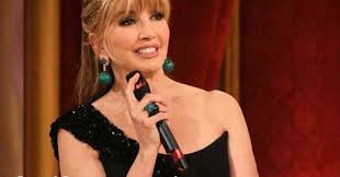 Milly Carlucci: "Barbara D'Urso? Mi spiace sempre quando vedo un talento buttato via non per sua colpa. Con Cruciani ci 'annusiamo' da anni ma poi non concretizziamo"