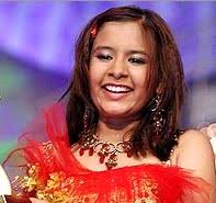 The latest development is that Aishwarya Majumdar, Winner of Chote Ustaad will be seen anchoring with ... - 5DE_Ashwairya
