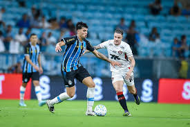Empresário publica vídeo com os principais lances de Pérez em vitória do Grêmio