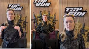 Deputada Causa Polêmica com Foto Rodeada de Fuzis! 😱