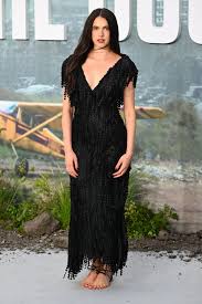 Margaret Qualley’s Barefoot Chanel Heels Spark ‘Rich-Person Chaos’—Why Fashion Critics Are Furious