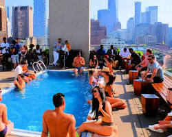 Image of rooftop bar in New York City