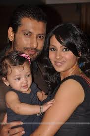 Indraneil Sengupta and Barkha Bisht with their daughter Meira at GR8! Fashion Walk for the Cause Beti by Television Sitarre at Sun n Sand, Juhu in Mumbai - 192140-indraneil-sengupta-and-barkha-bisht-at-gr8-fashion-walk-for-the