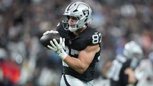 Raiders TE Michael Mayer gets 3-year, $45M extension, sources say