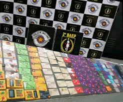 Rapaz é detido com 130 cartões bancários em São Vicente, SP